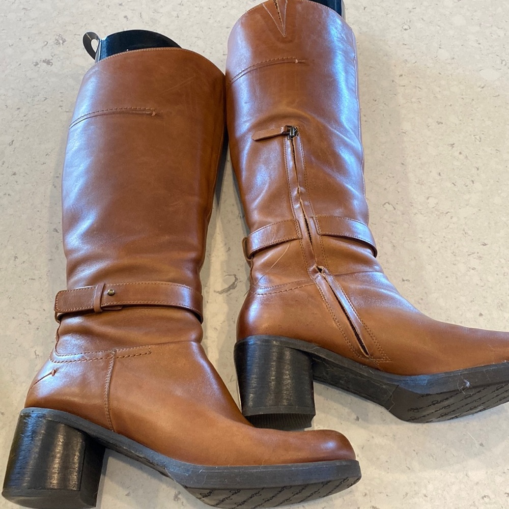 Soft brown leather tall boots, Halogen size 9, excellent condition